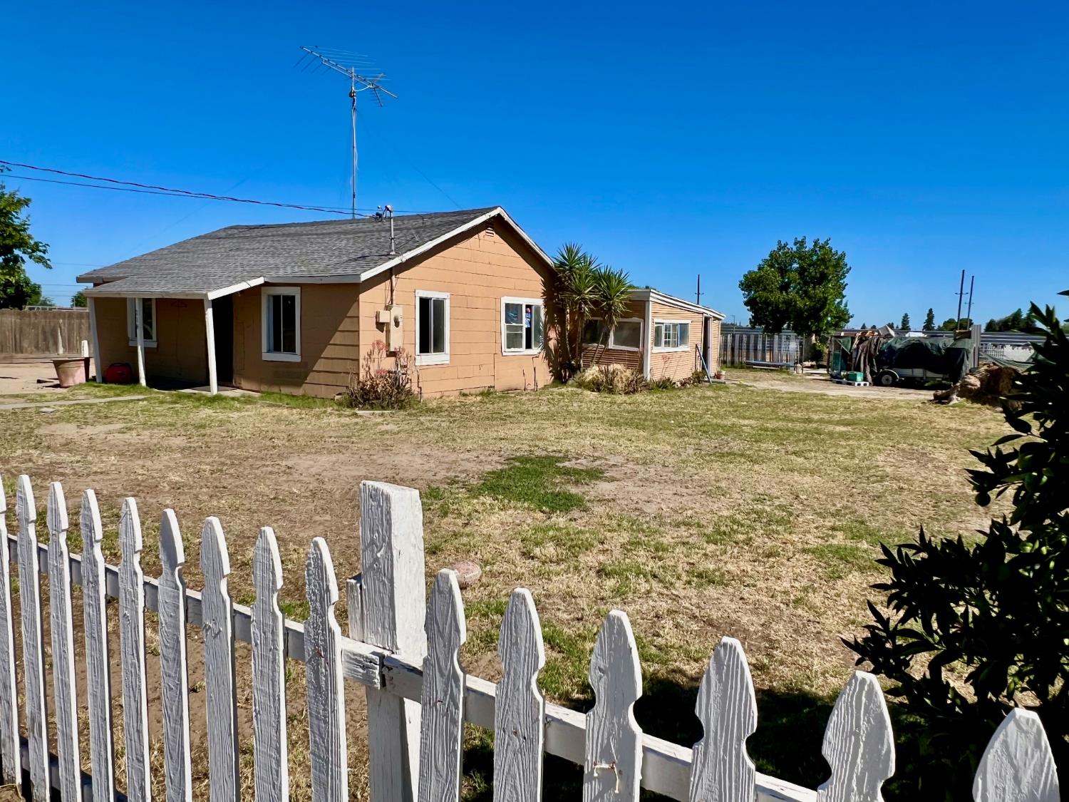 218 E Greenway Ave, Turlock, CA 95380
