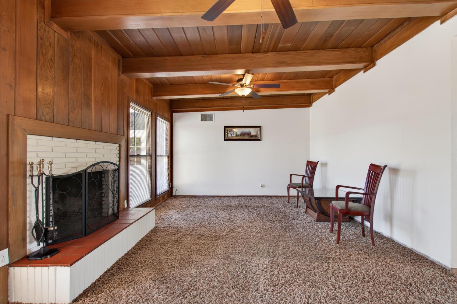 7419 Pine St, Hughson, CA 95326