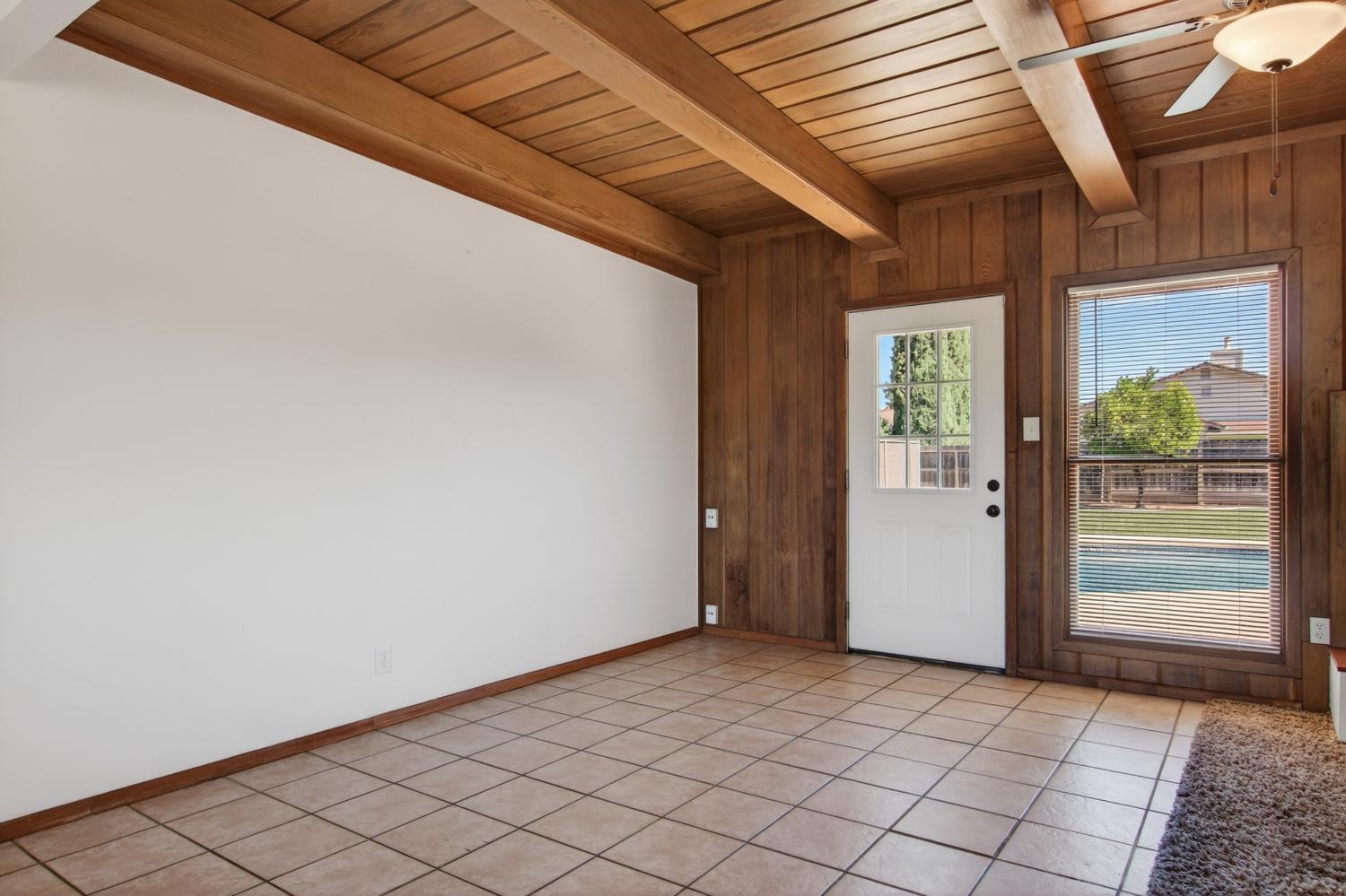 7419 Pine St, Hughson, CA 95326