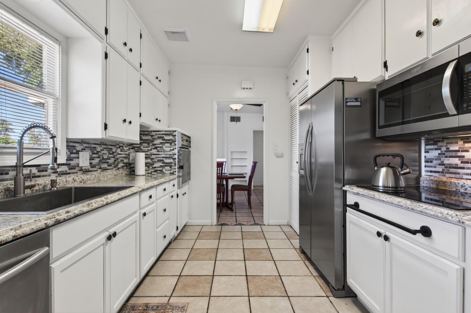 7419 Pine St, Hughson, CA 95326