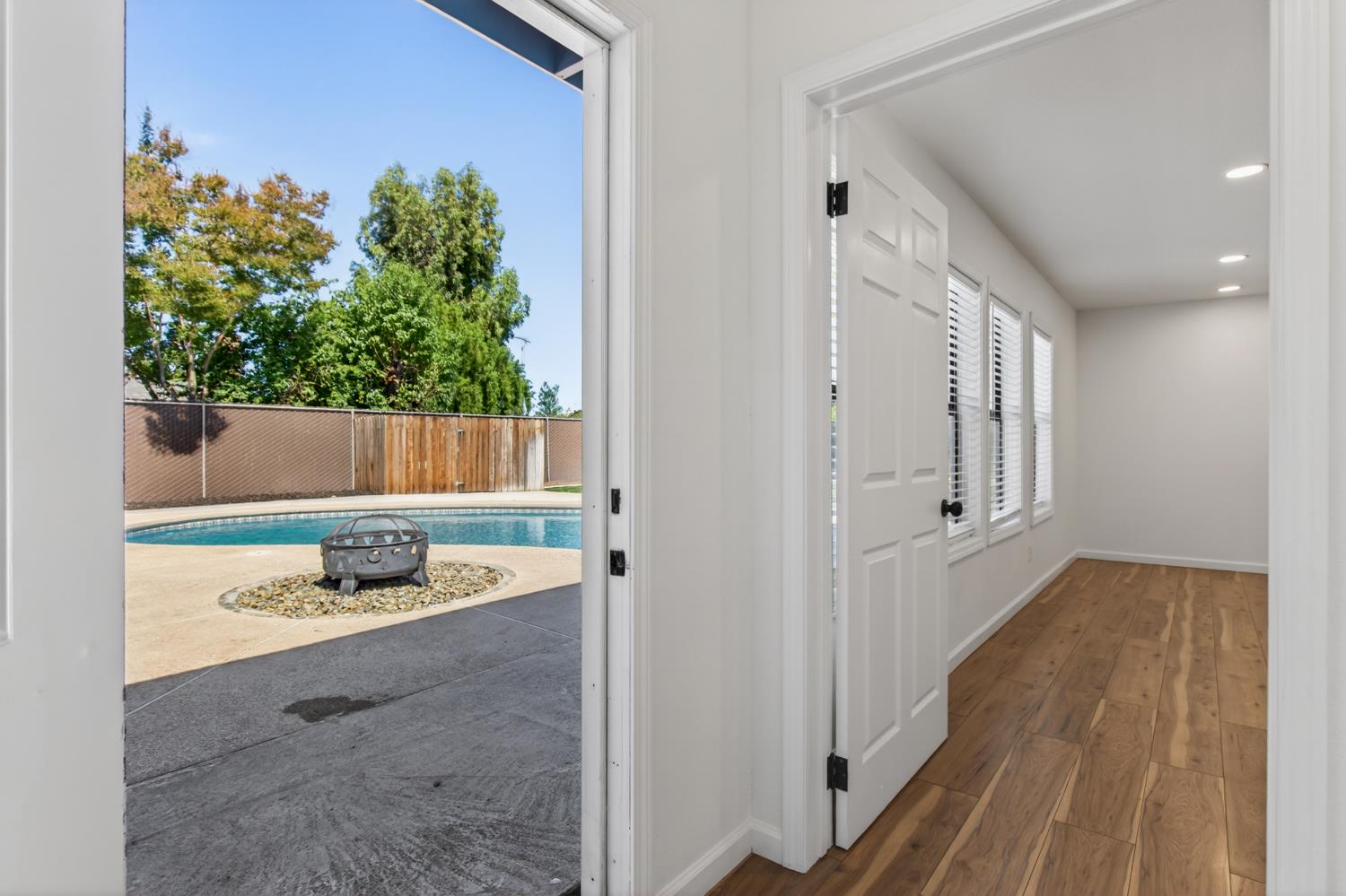 7419 Pine St, Hughson, CA 95326