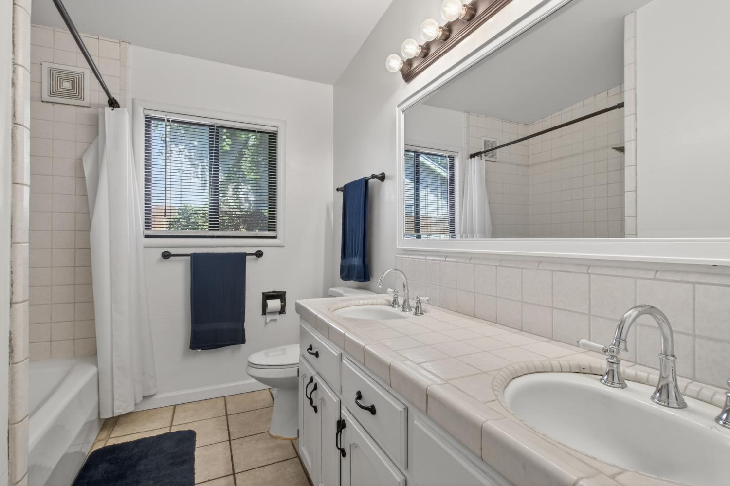 7419 Pine St, Hughson, CA 95326