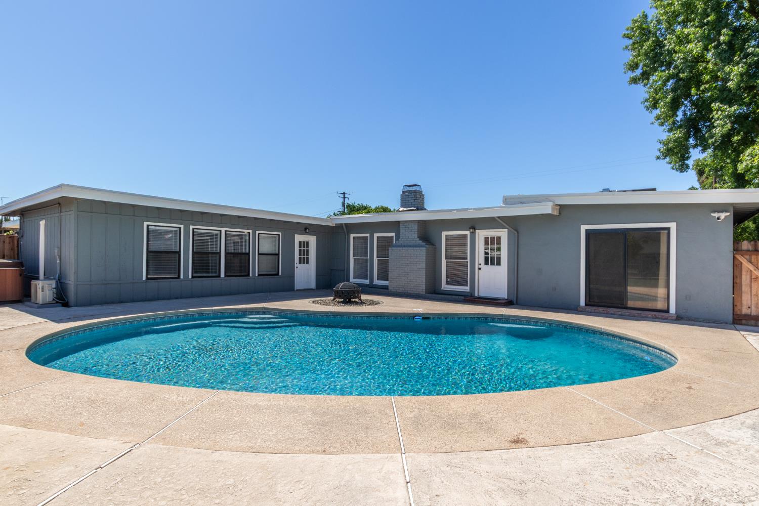 7419 Pine St, Hughson, CA 95326