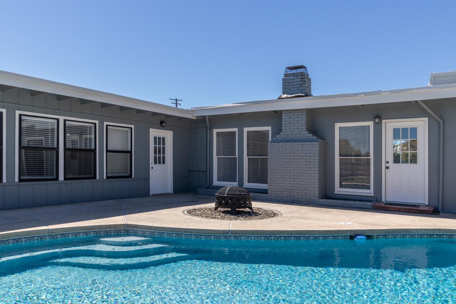 7419 Pine St, Hughson, CA 95326