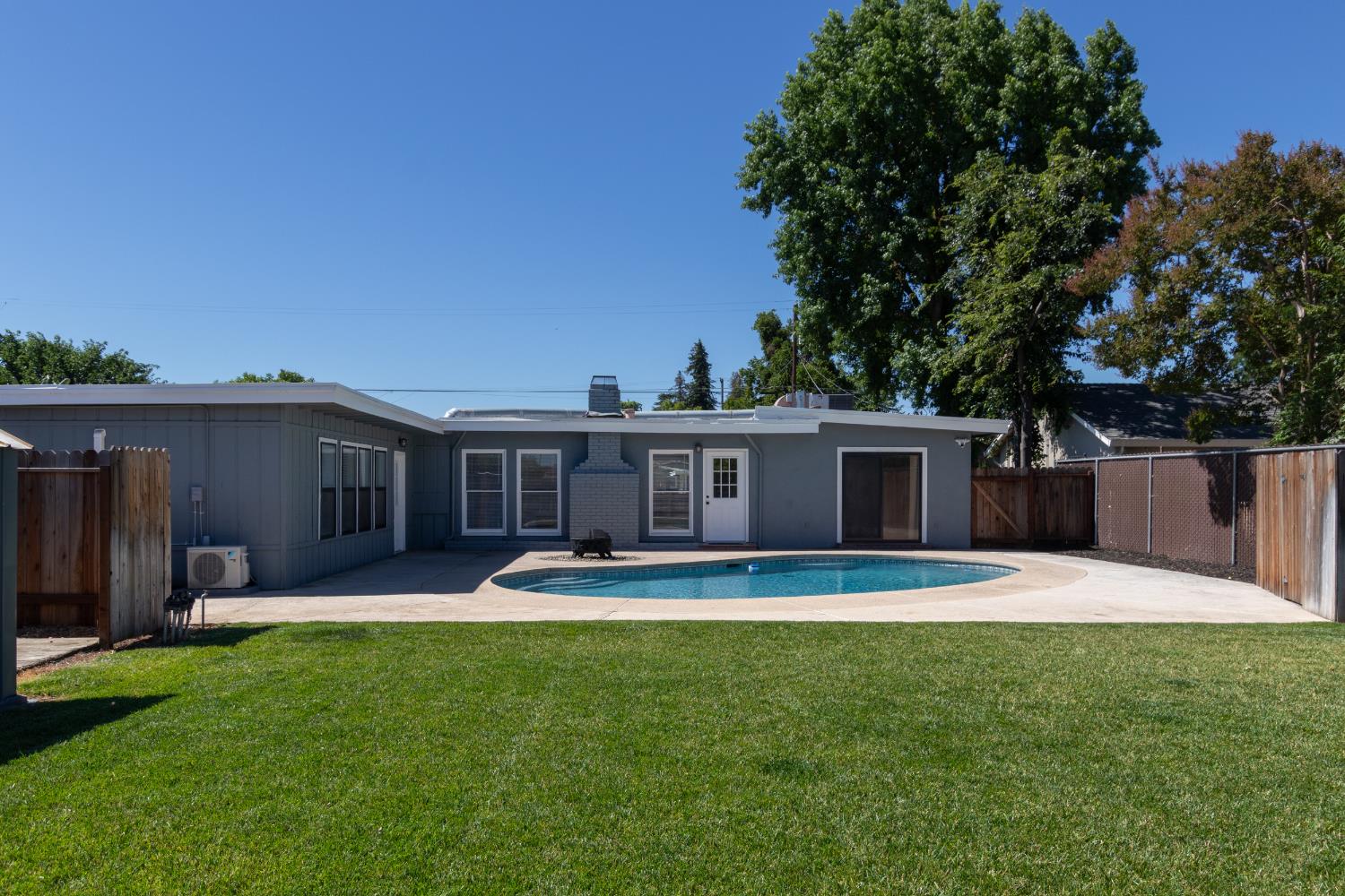 7419 Pine St, Hughson, CA 95326