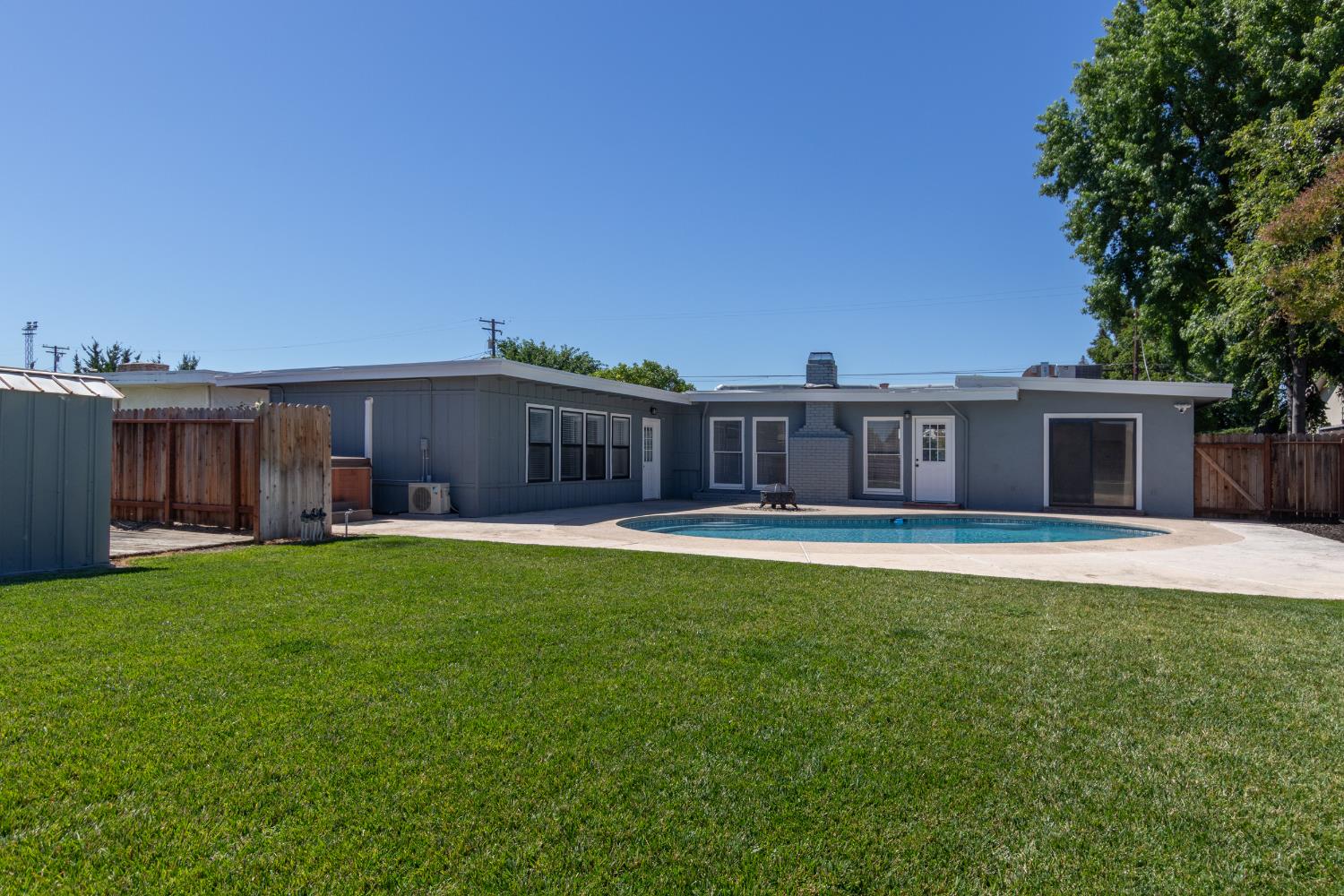 7419 Pine St, Hughson, CA 95326