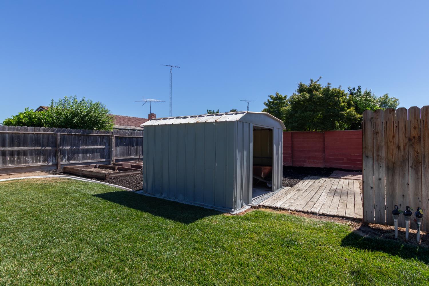 7419 Pine St, Hughson, CA 95326