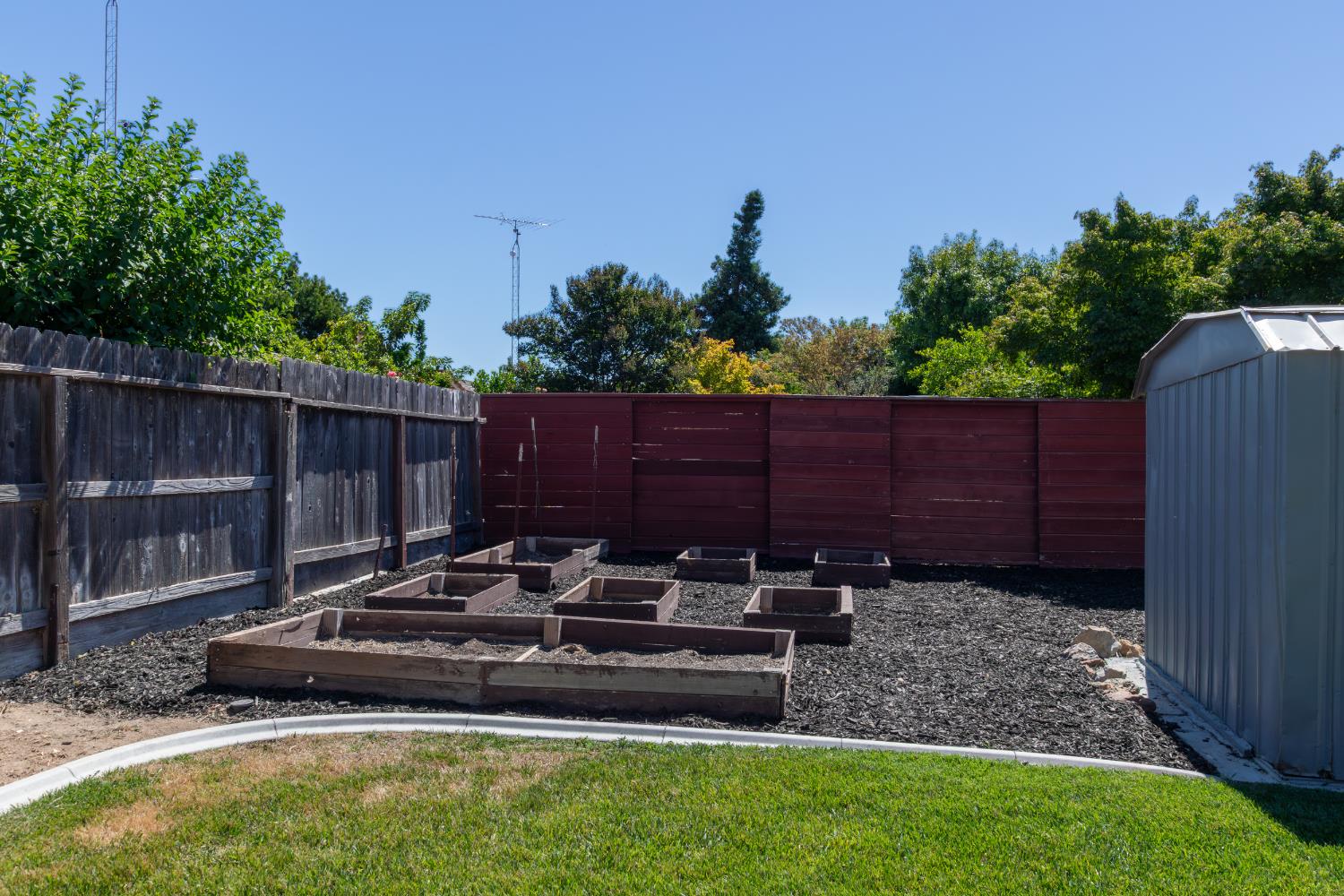 7419 Pine St, Hughson, CA 95326
