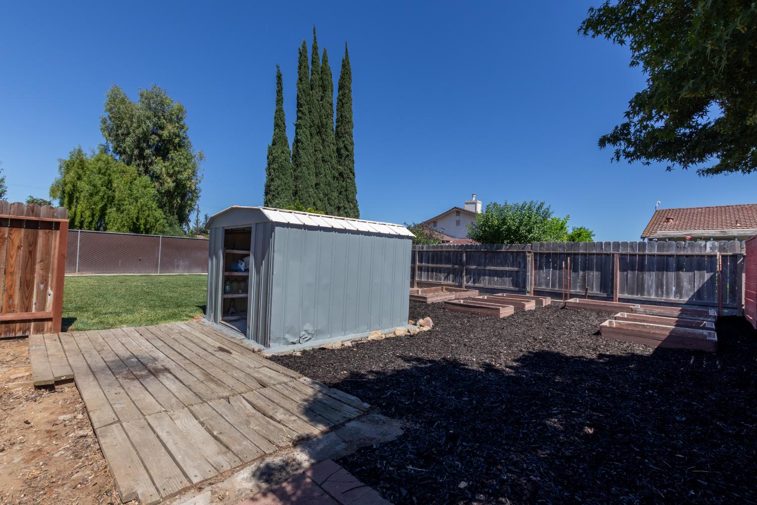 7419 Pine St, Hughson, CA 95326