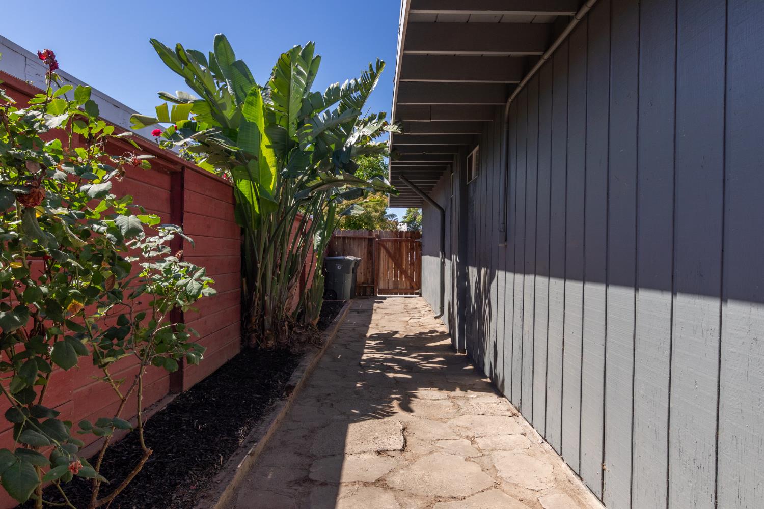 7419 Pine St, Hughson, CA 95326