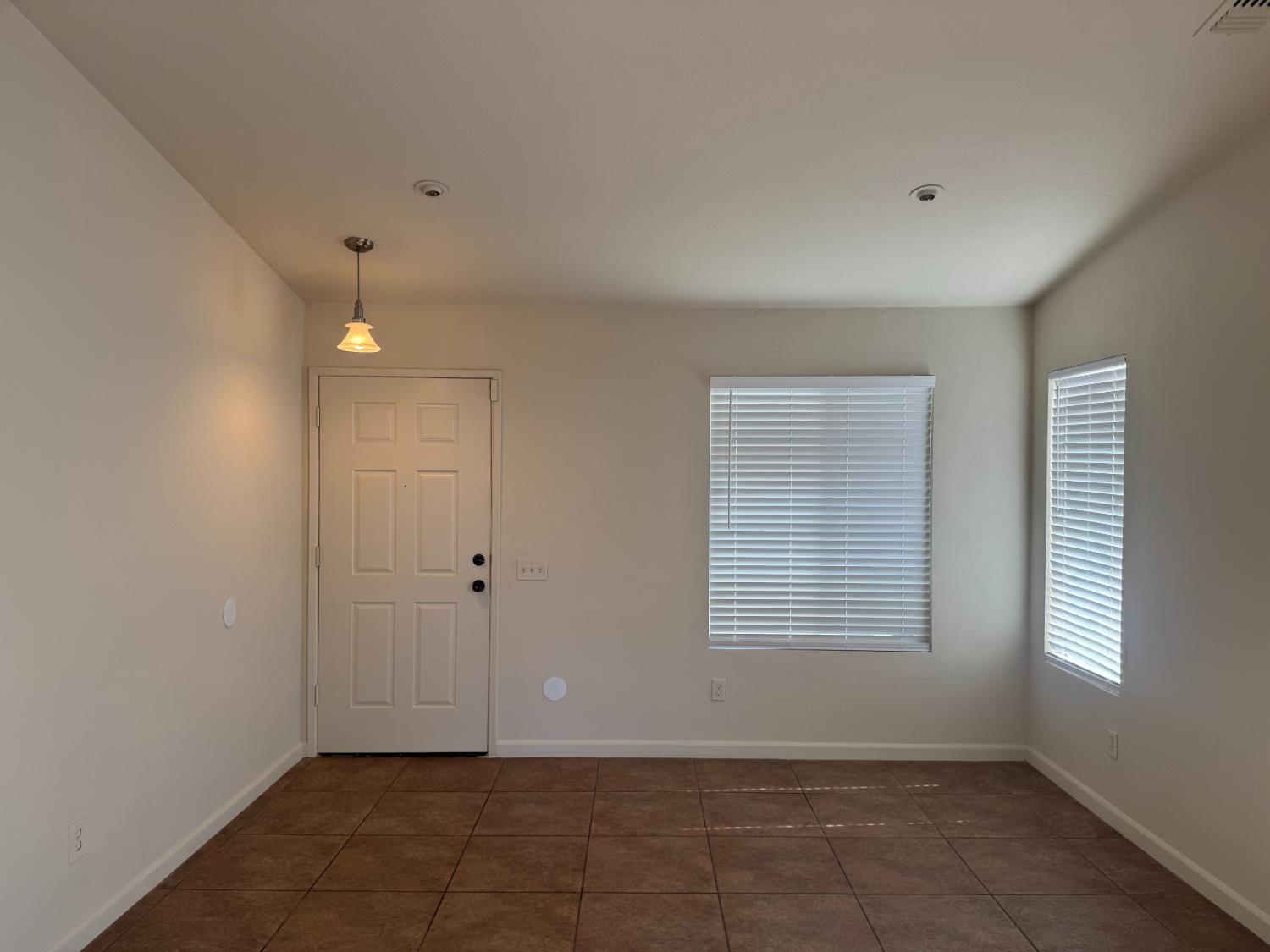 2529 Rushing River Dr, Modesto, CA 95351