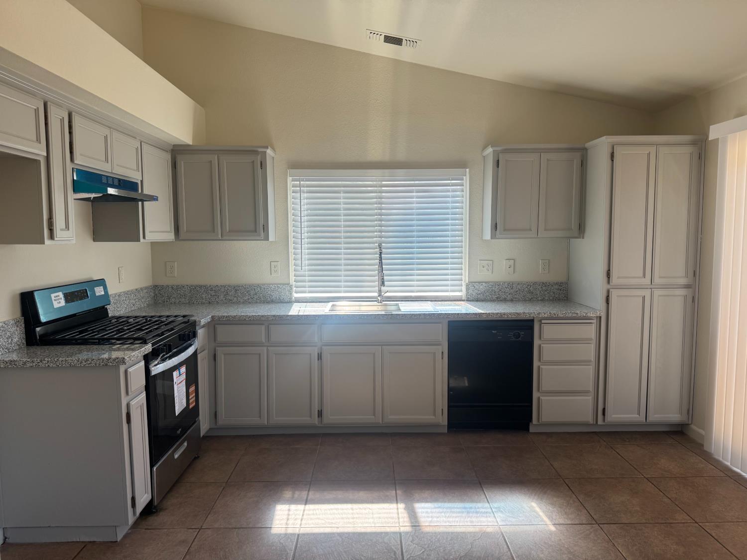 2529 Rushing River Dr, Modesto, CA 95351