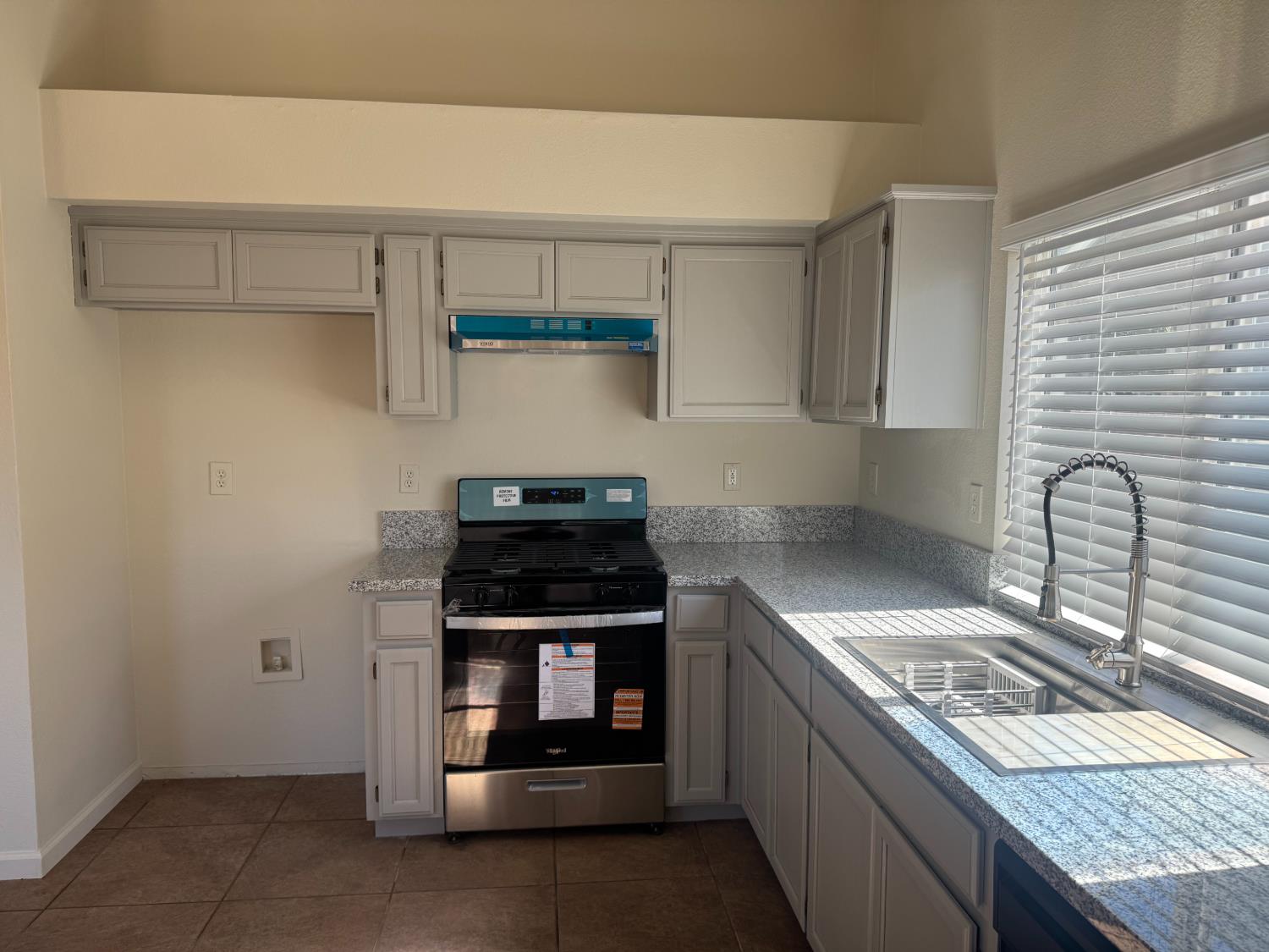 2529 Rushing River Dr, Modesto, CA 95351