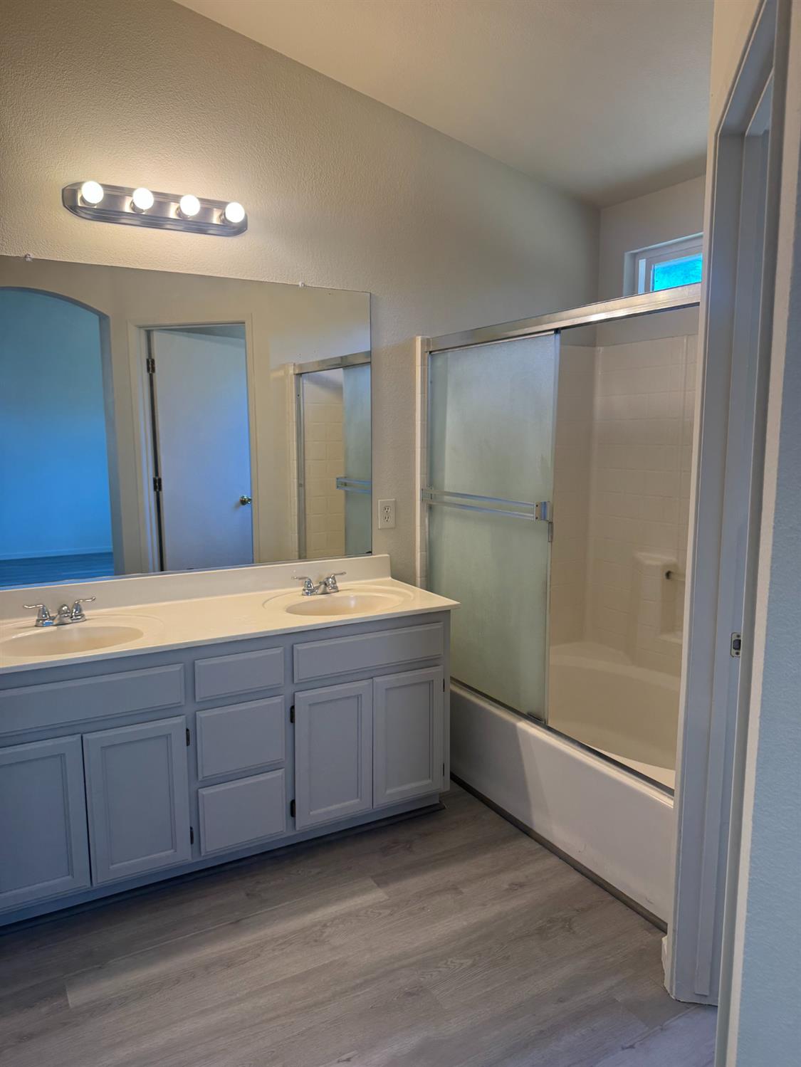 2529 Rushing River Dr, Modesto, CA 95351