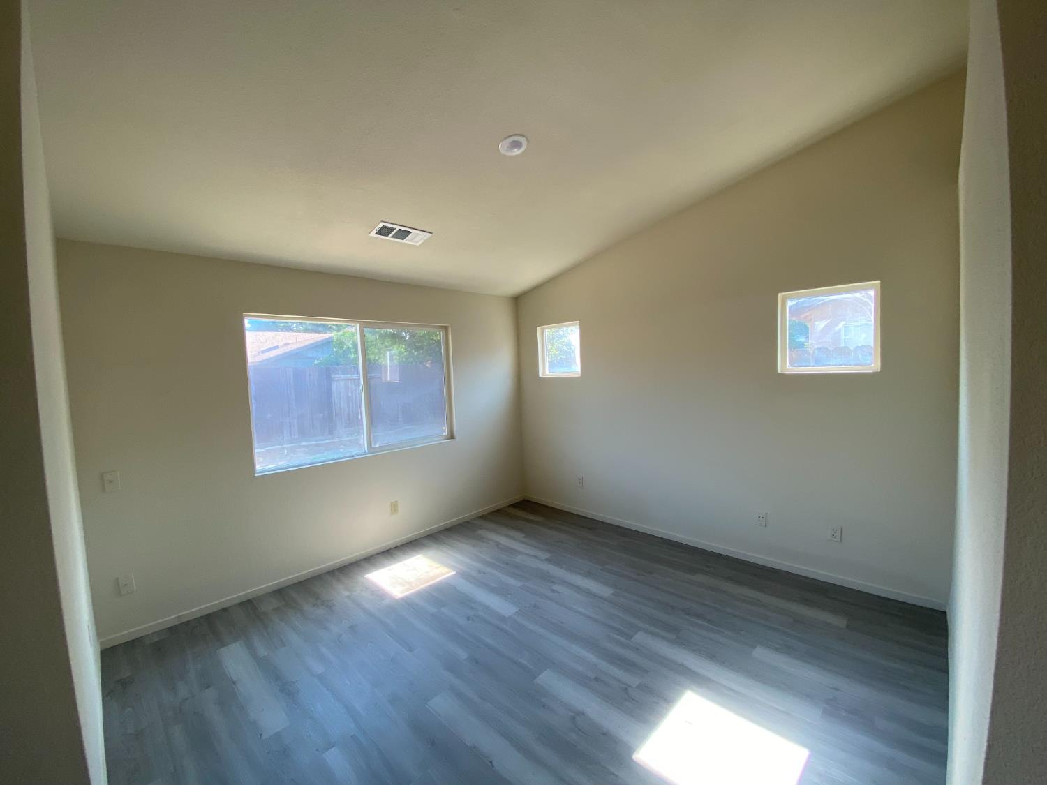 2529 Rushing River Dr, Modesto, CA 95351