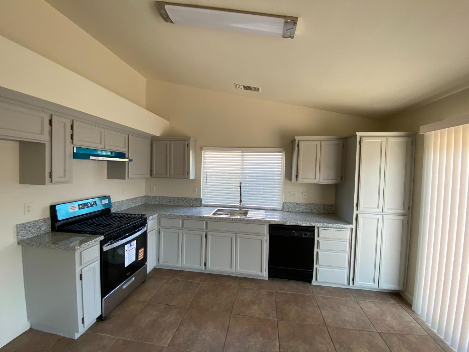 2529 Rushing River Dr, Modesto, CA 95351