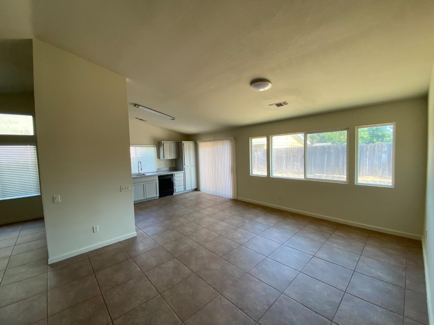 2529 Rushing River Dr, Modesto, CA 95351