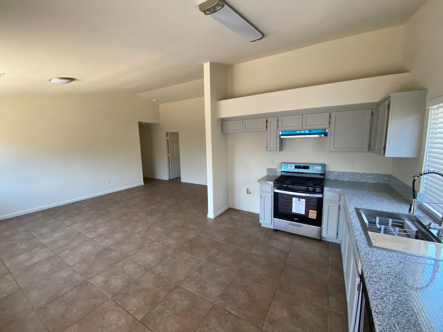 2529 Rushing River Dr, Modesto, CA 95351