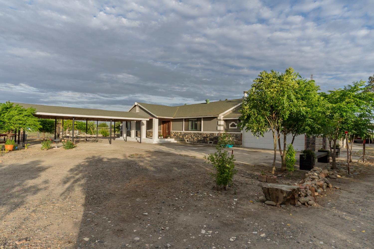 1581 W Cardella Rd, Merced, CA 95348