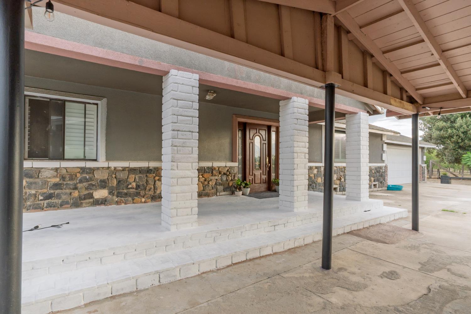 1581 W Cardella Rd, Merced, CA 95348