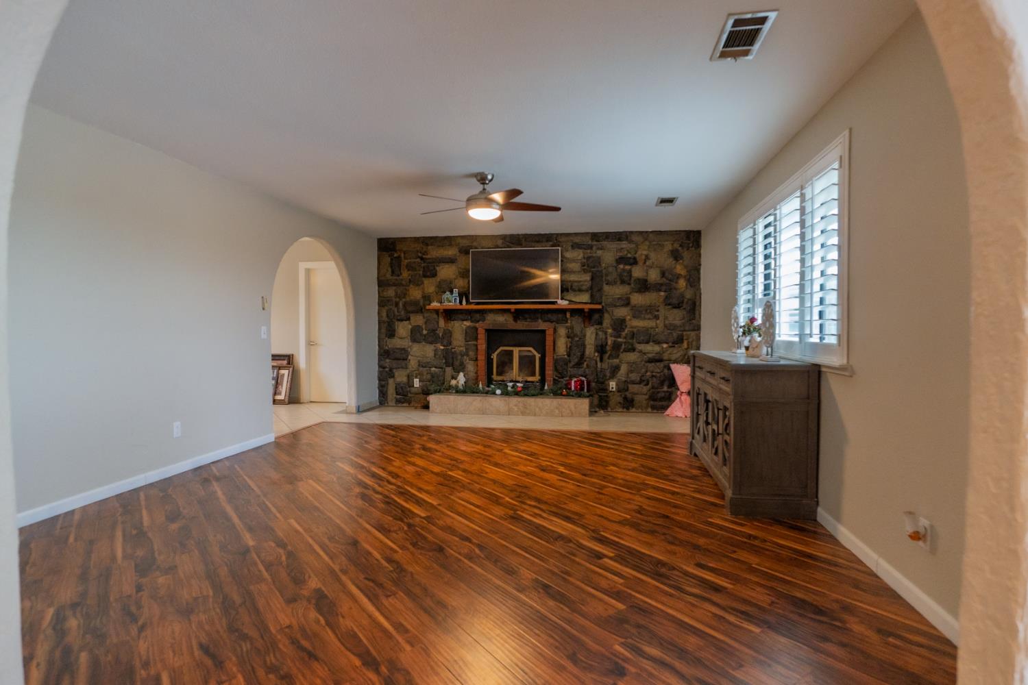 1581 W Cardella Rd, Merced, CA 95348