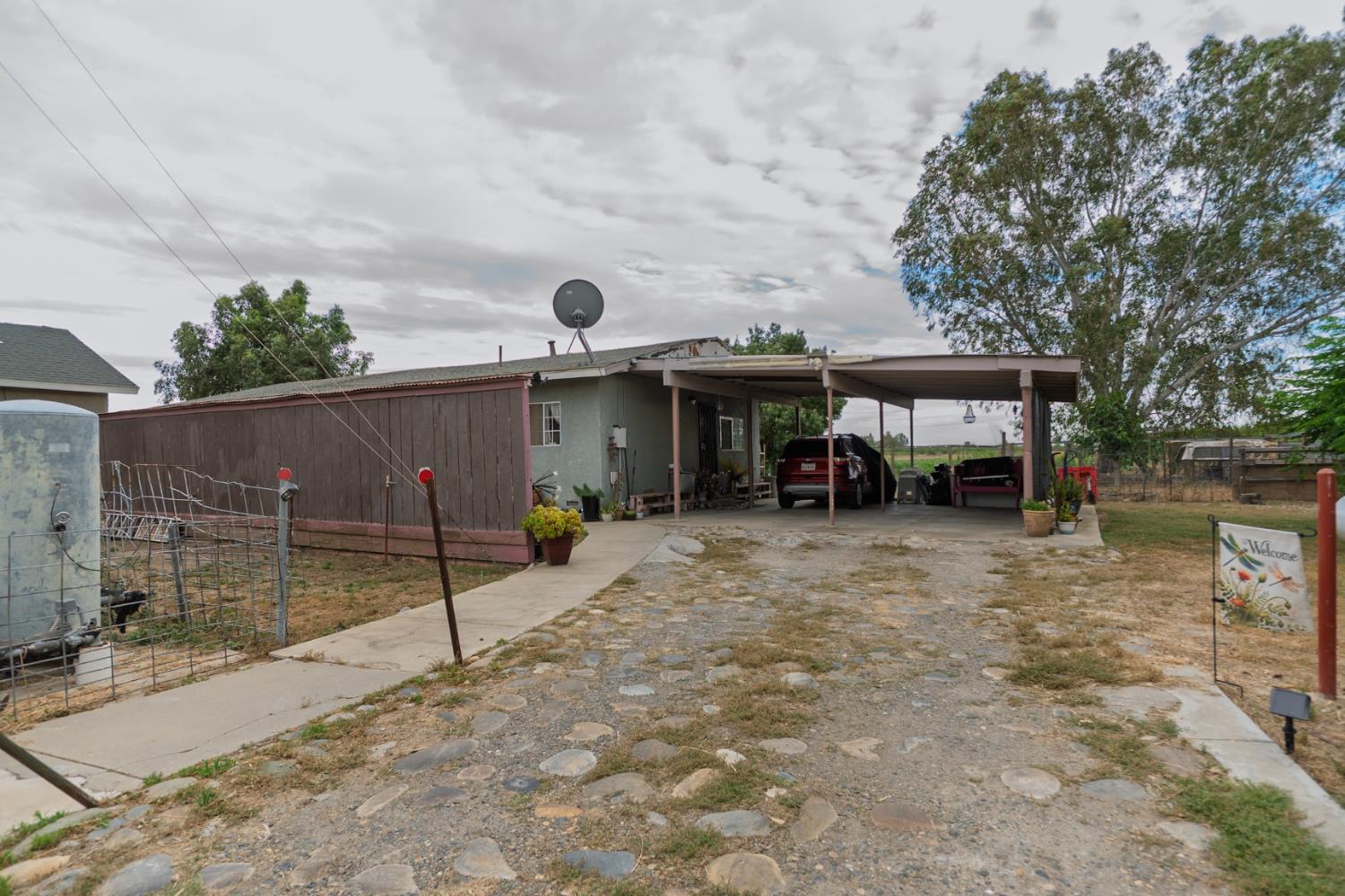 1581 W Cardella Rd, Merced, CA 95348