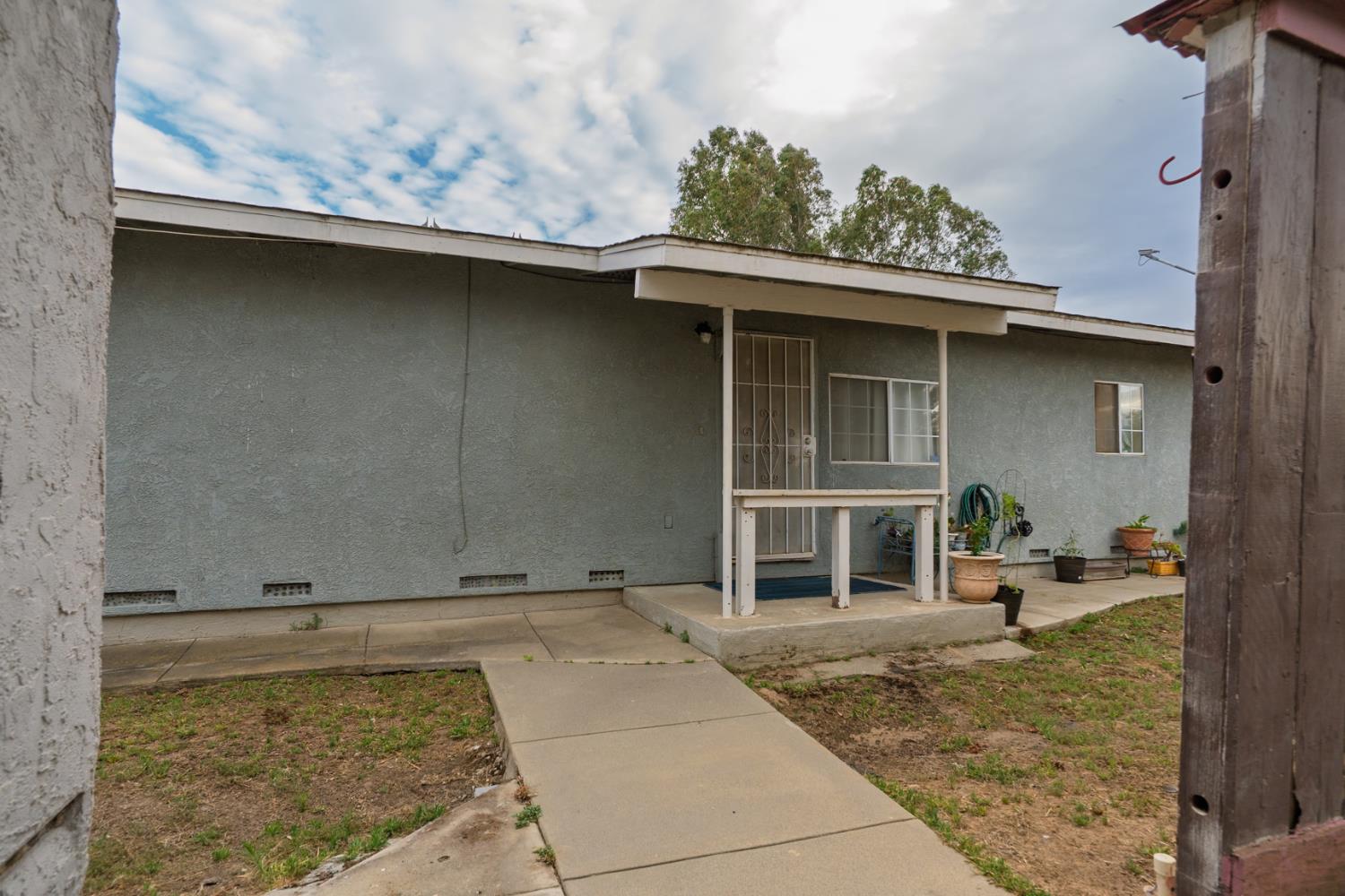 1581 W Cardella Rd, Merced, CA 95348
