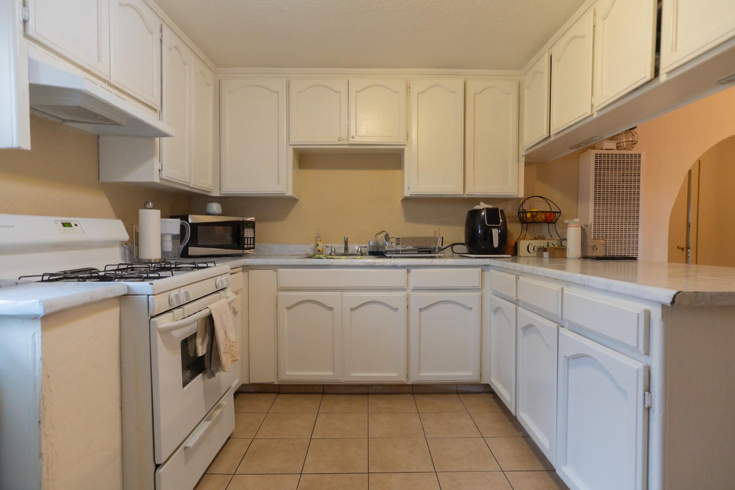 1581 W Cardella Rd, Merced, CA 95348