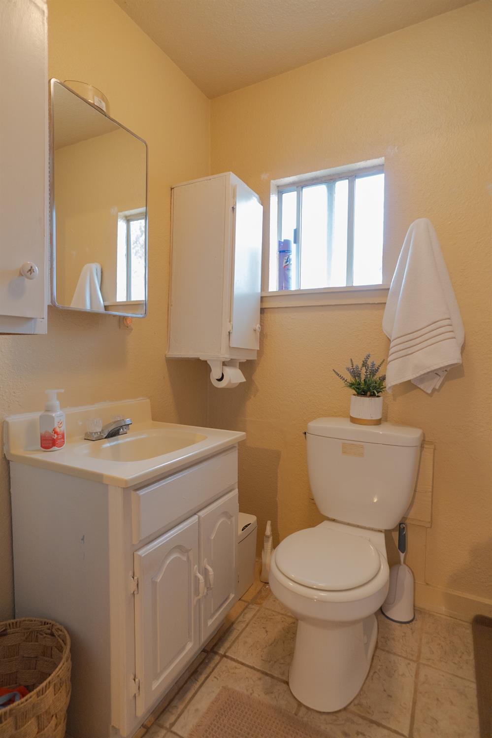 1581 W Cardella Rd, Merced, CA 95348