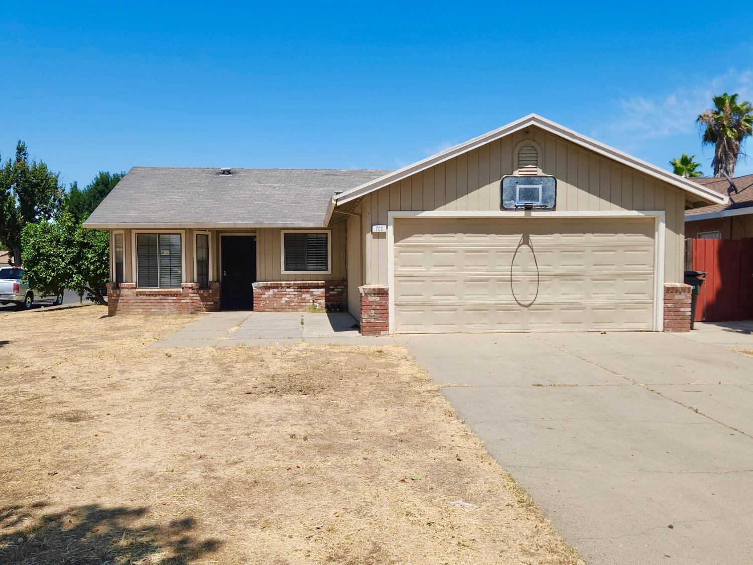 700 Lacross Ct, Modesto, CA 95351