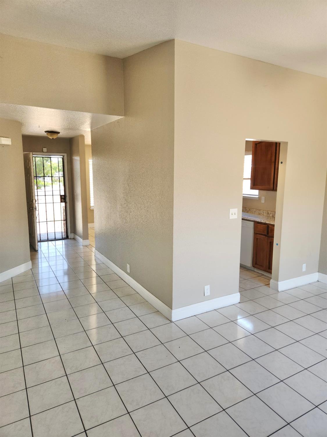 700 Lacross Ct, Modesto, CA 95351