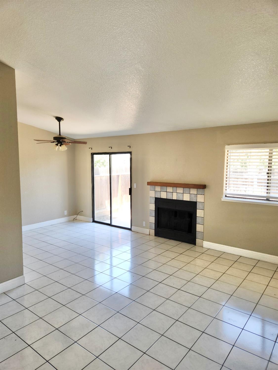 700 Lacross Ct, Modesto, CA 95351