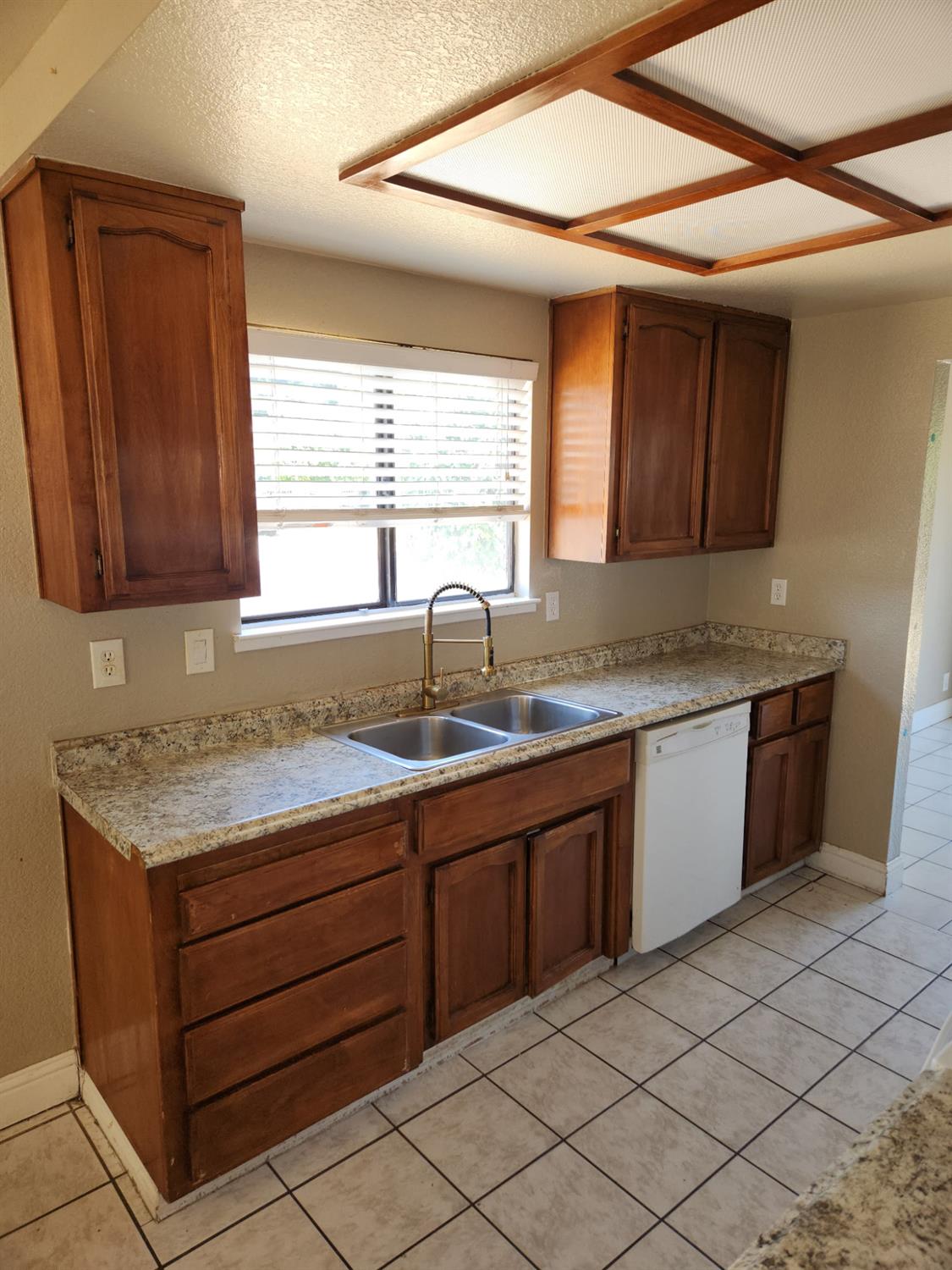 700 Lacross Ct, Modesto, CA 95351