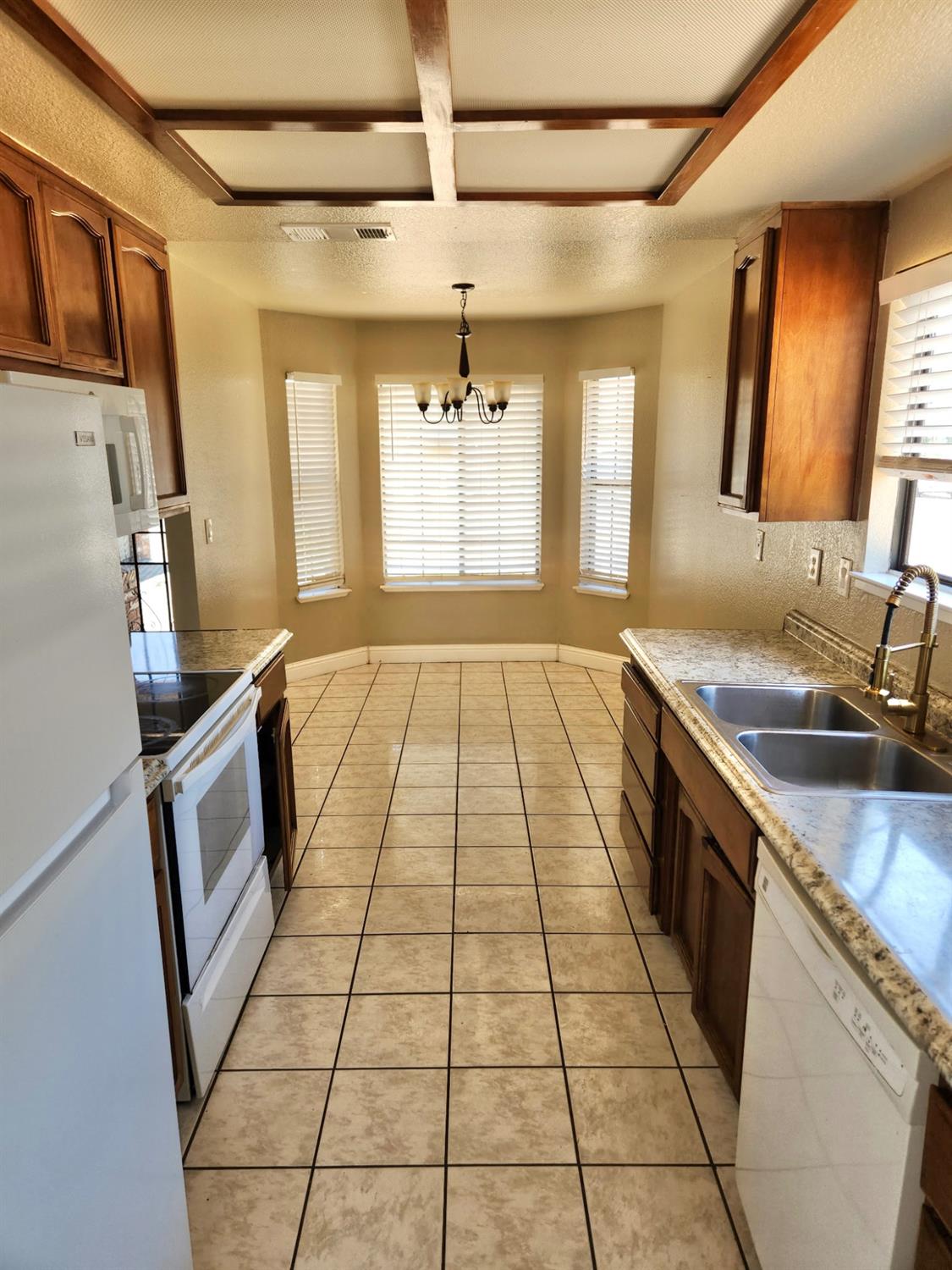 700 Lacross Ct, Modesto, CA 95351