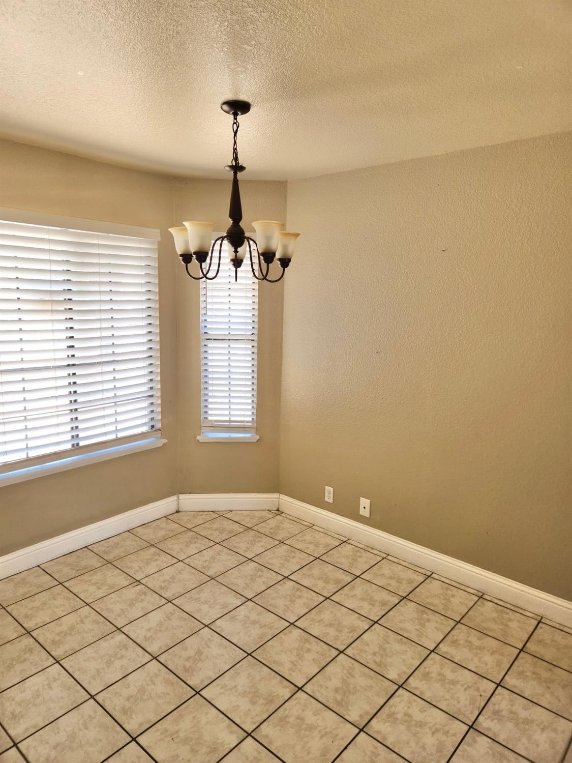 700 Lacross Ct, Modesto, CA 95351