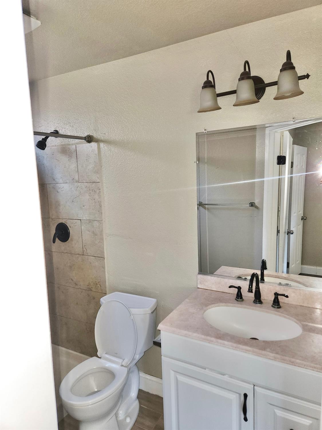 700 Lacross Ct, Modesto, CA 95351