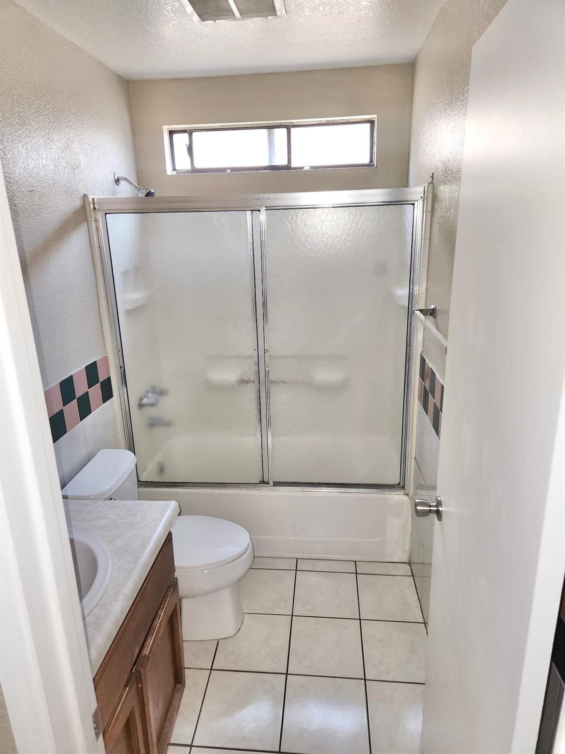 700 Lacross Ct, Modesto, CA 95351
