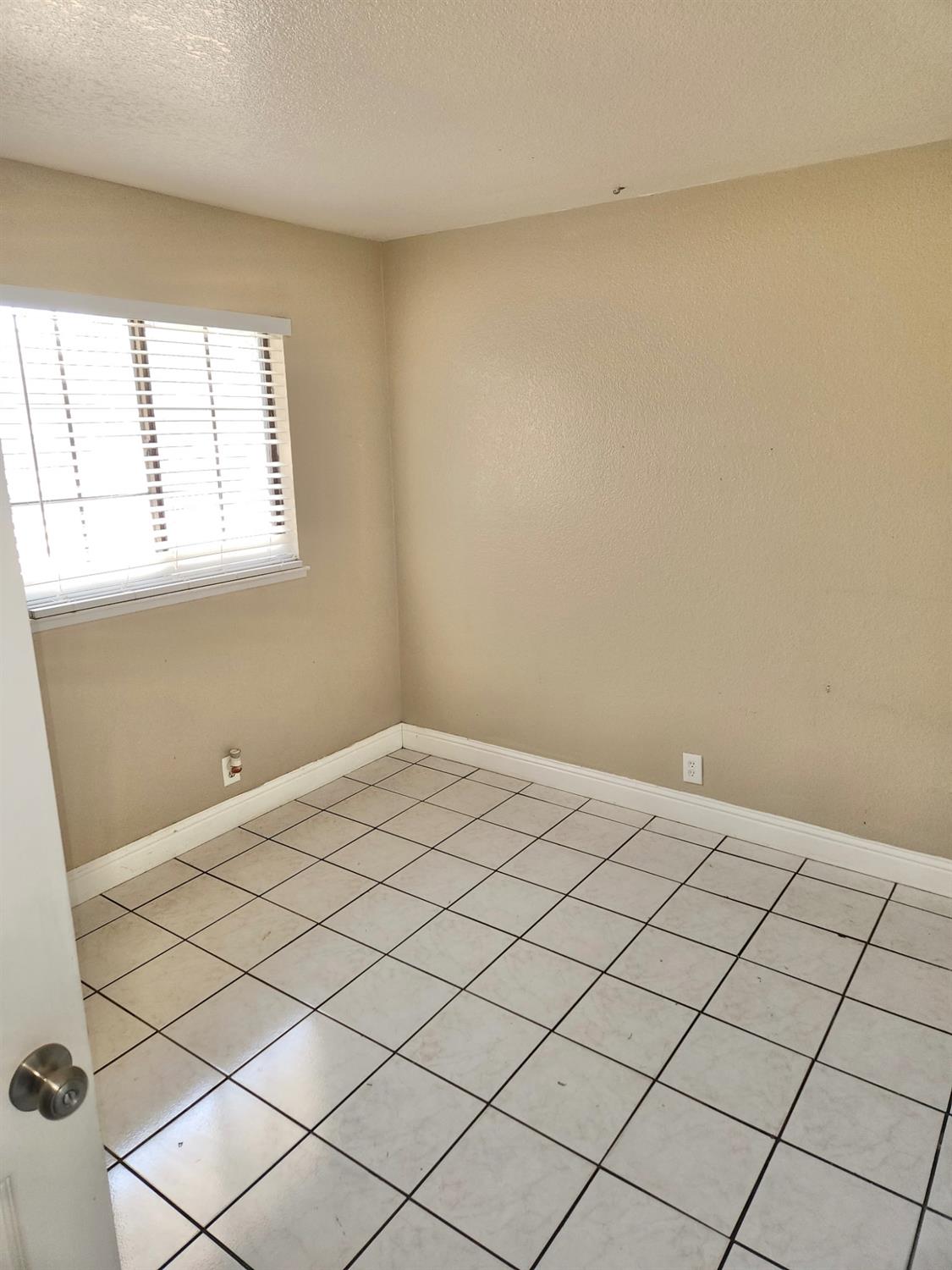 700 Lacross Ct, Modesto, CA 95351