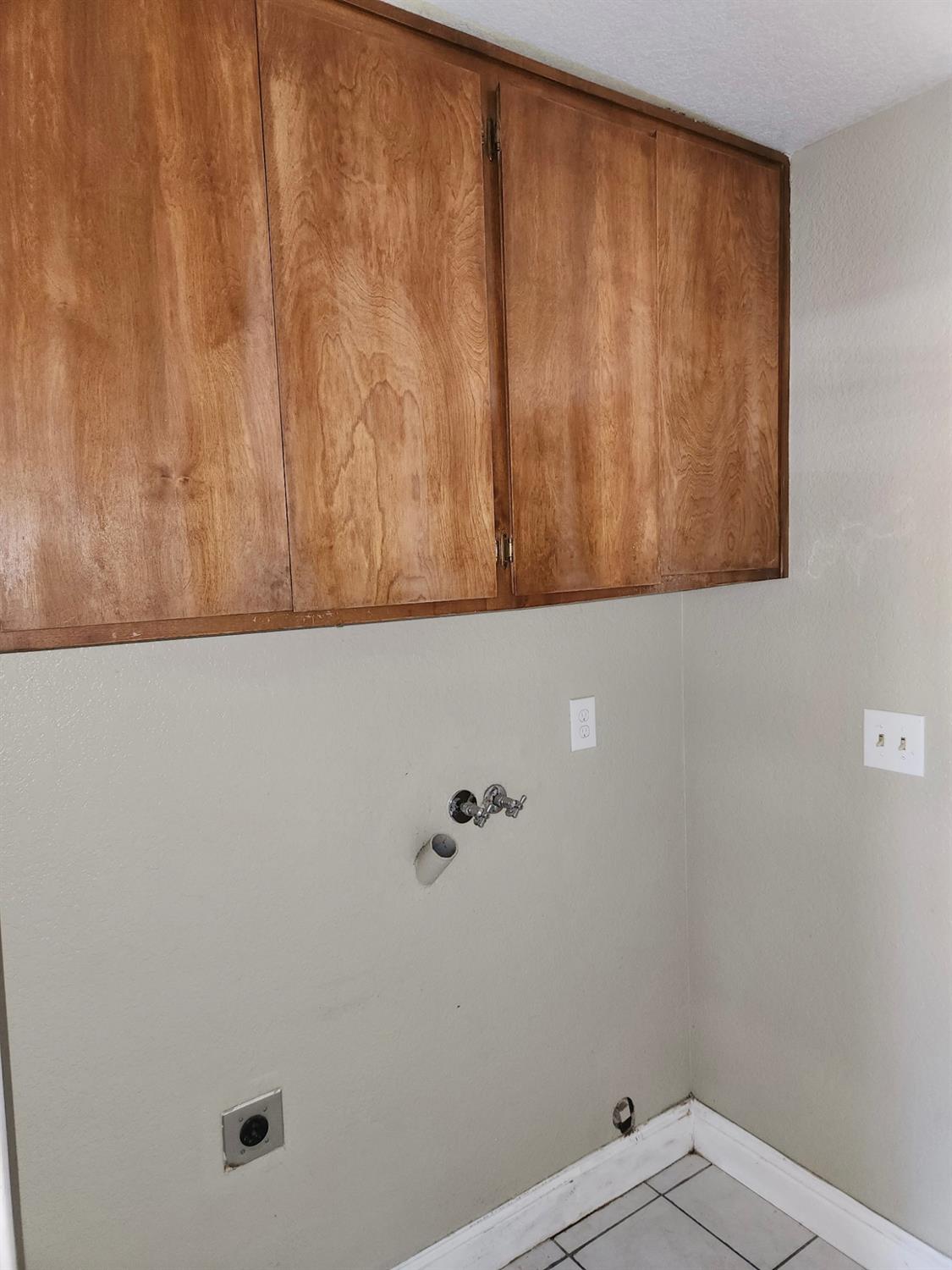 700 Lacross Ct, Modesto, CA 95351
