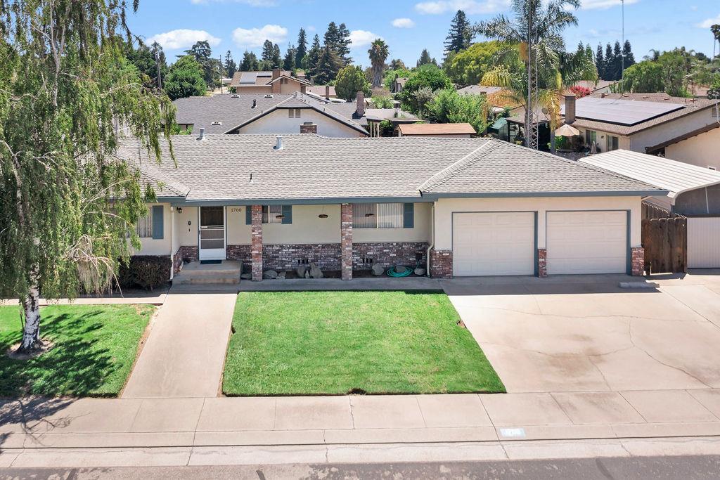 1700 Carignane Way, Escalon, CA 95320
