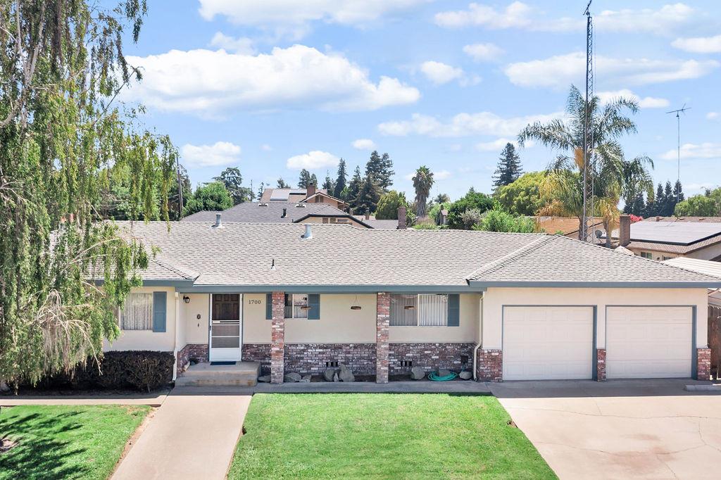 1700 Carignane Way, Escalon, CA 95320