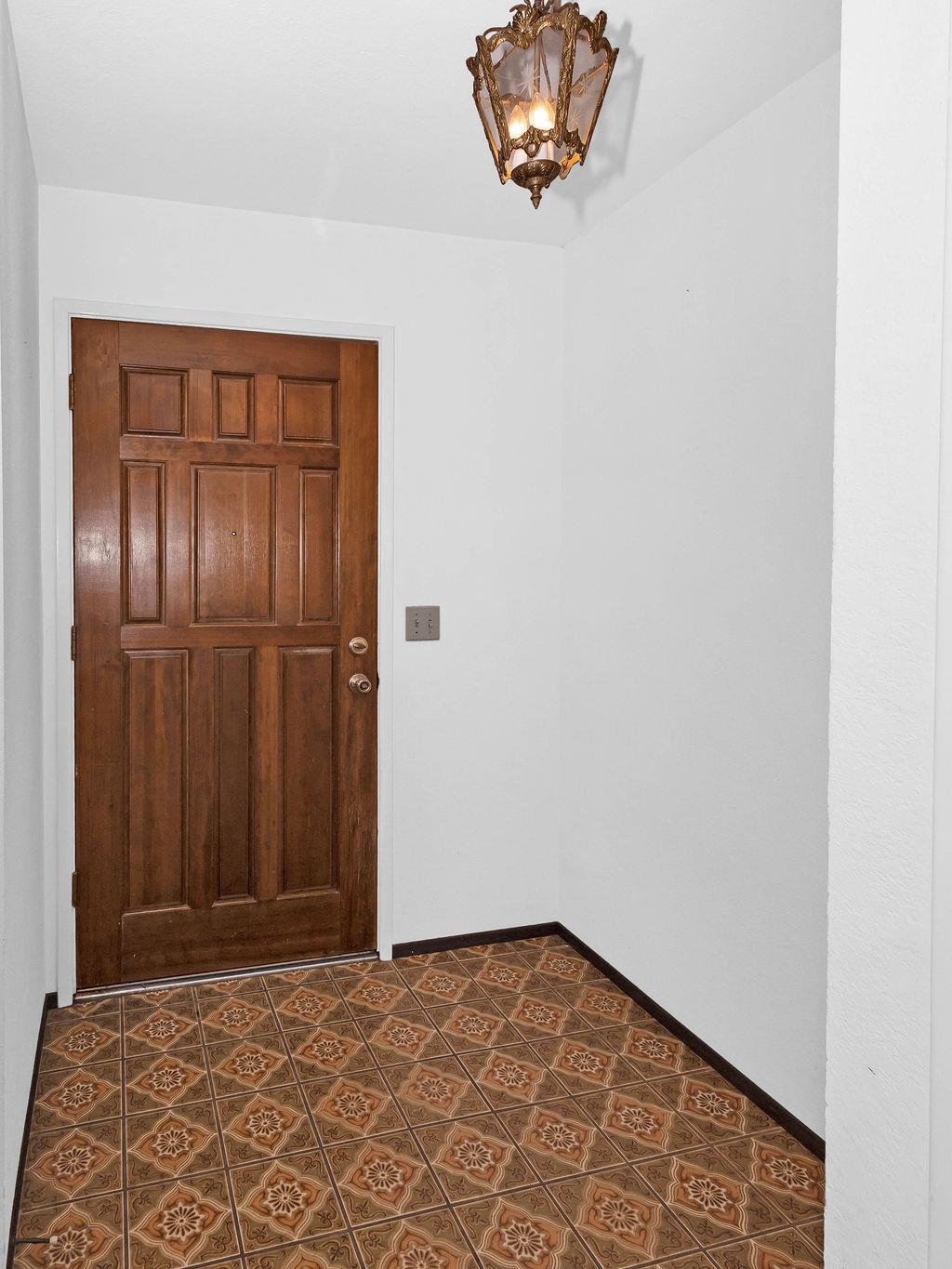 1700 Carignane Way, Escalon, CA 95320