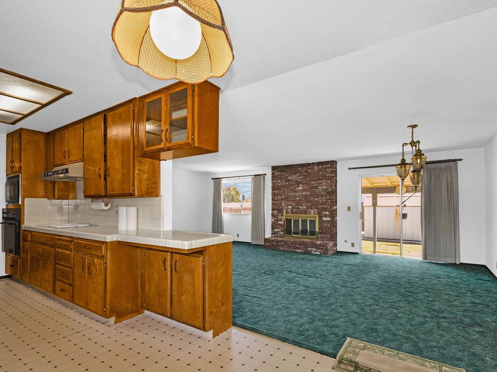 1700 Carignane Way, Escalon, CA 95320