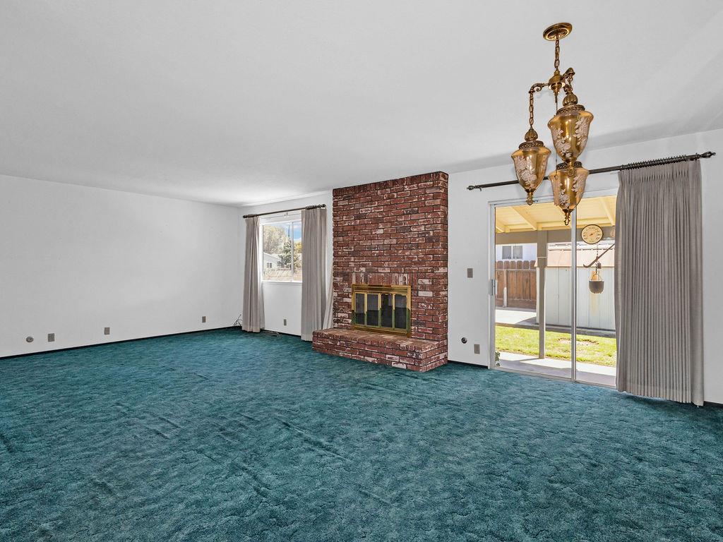 1700 Carignane Way, Escalon, CA 95320