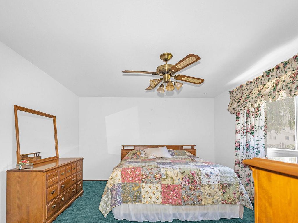 1700 Carignane Way, Escalon, CA 95320