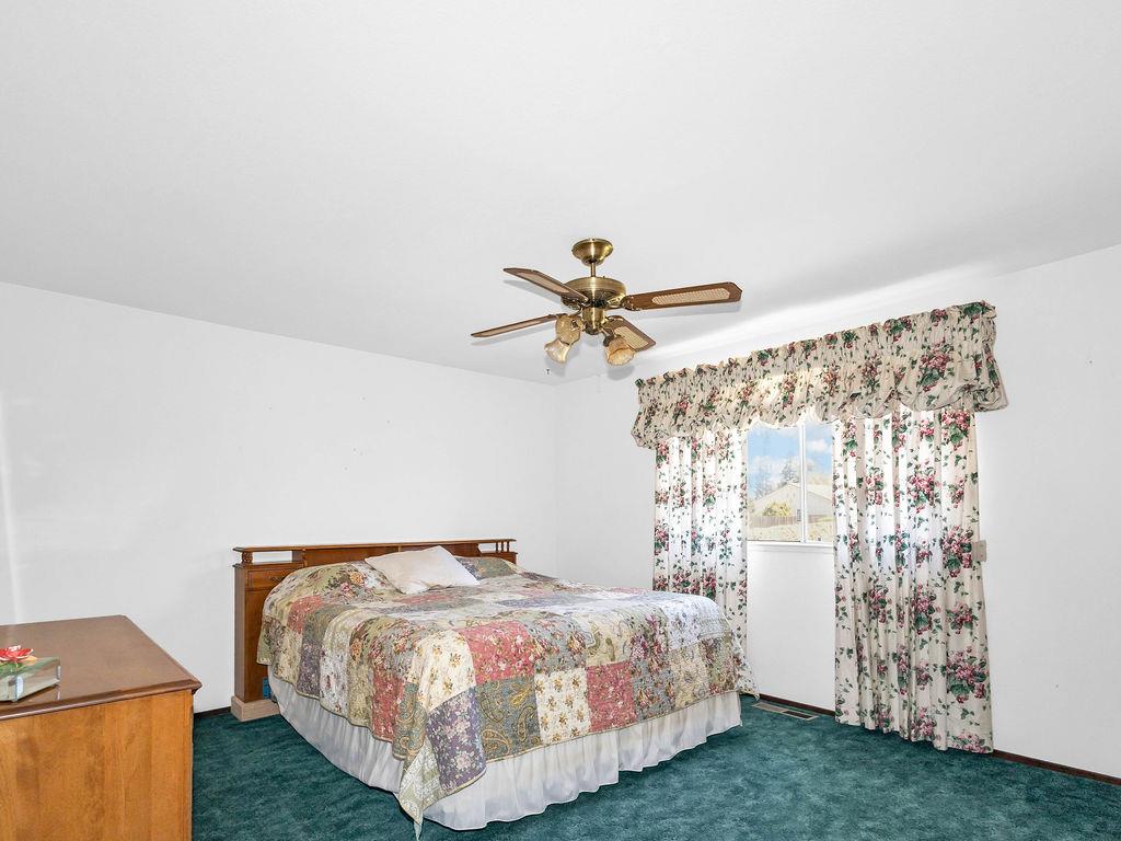 1700 Carignane Way, Escalon, CA 95320