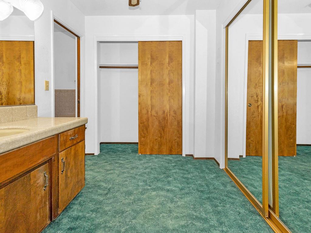 1700 Carignane Way, Escalon, CA 95320