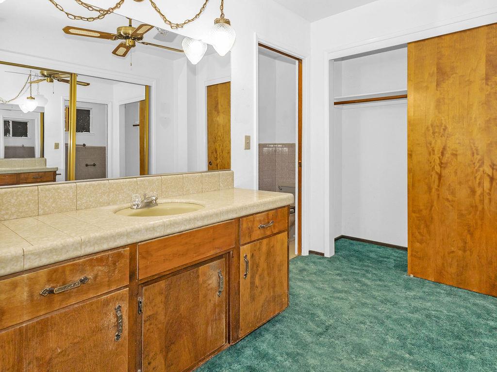 1700 Carignane Way, Escalon, CA 95320