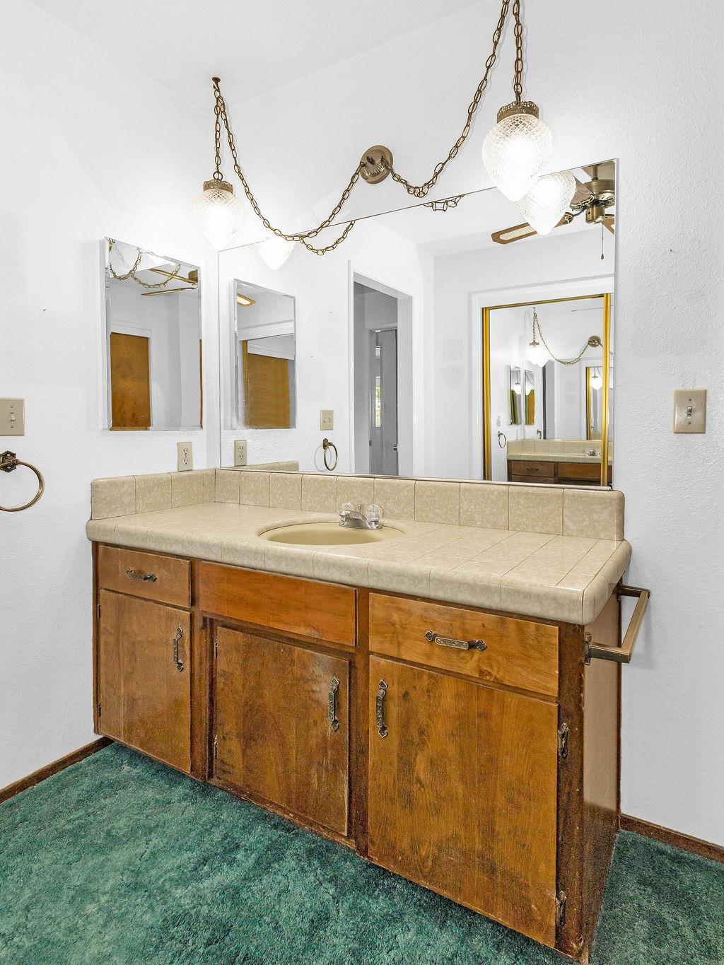 1700 Carignane Way, Escalon, CA 95320