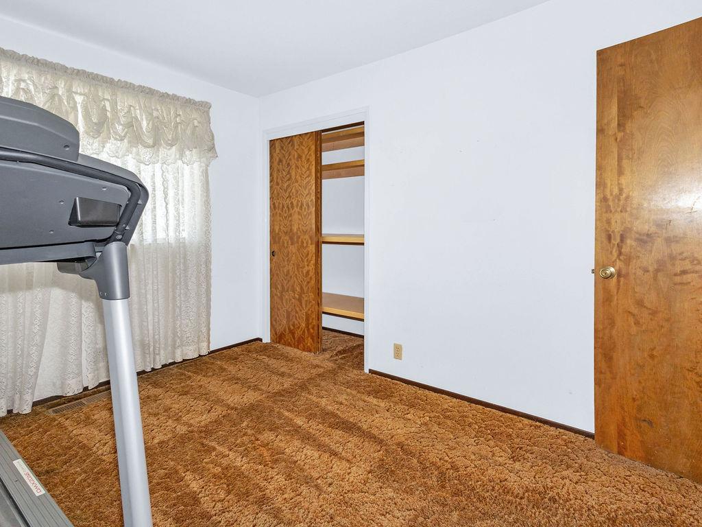 1700 Carignane Way, Escalon, CA 95320